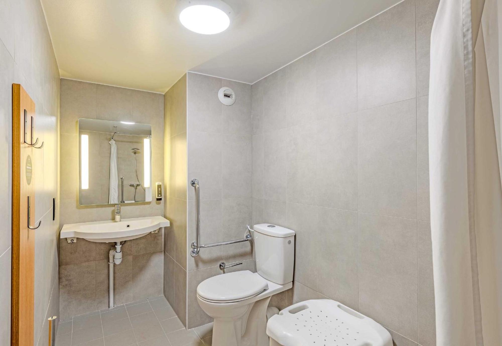 B&B Hotel Brest Kergaradec Aeroport グエヌー エクステリア 写真