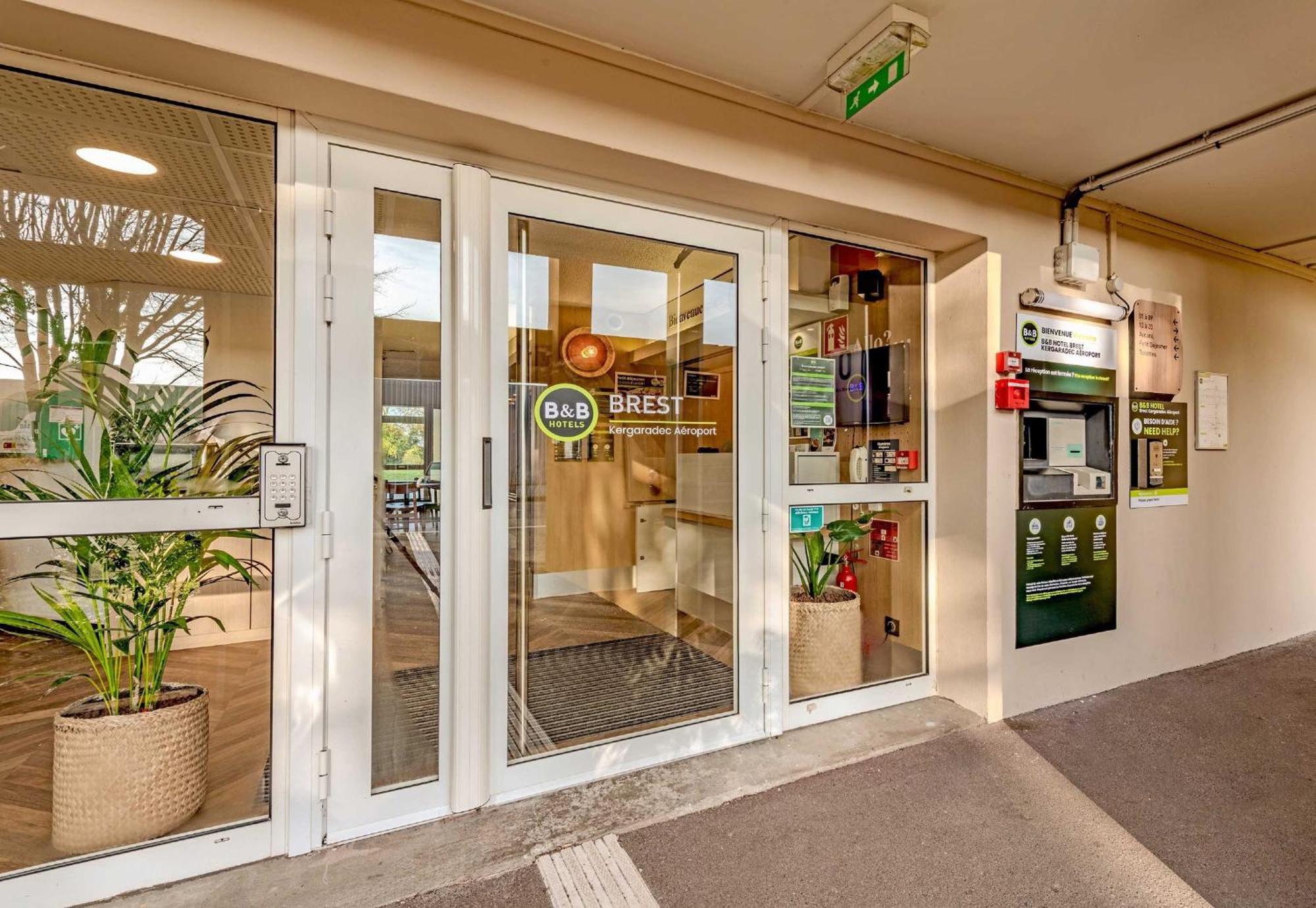 B&B Hotel Brest Kergaradec Aeroport グエヌー エクステリア 写真